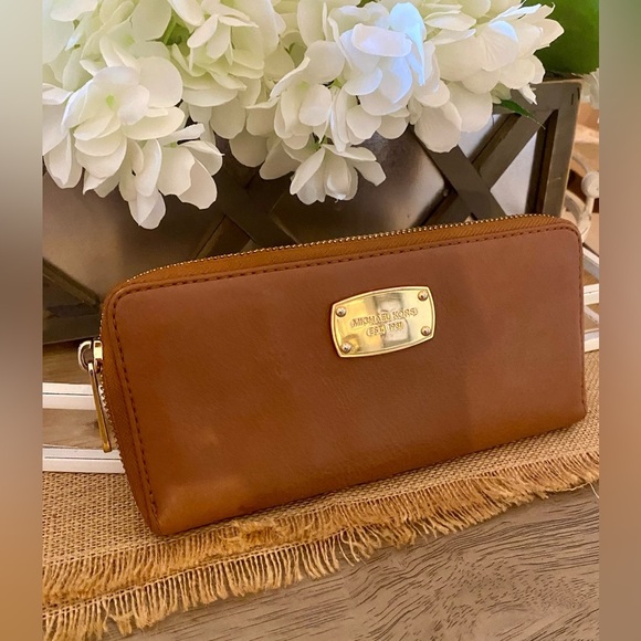 Michael Kors Large Brown Pebbled Leather Zip Around Continental Wallet | EUC - Picture 2 of 10
